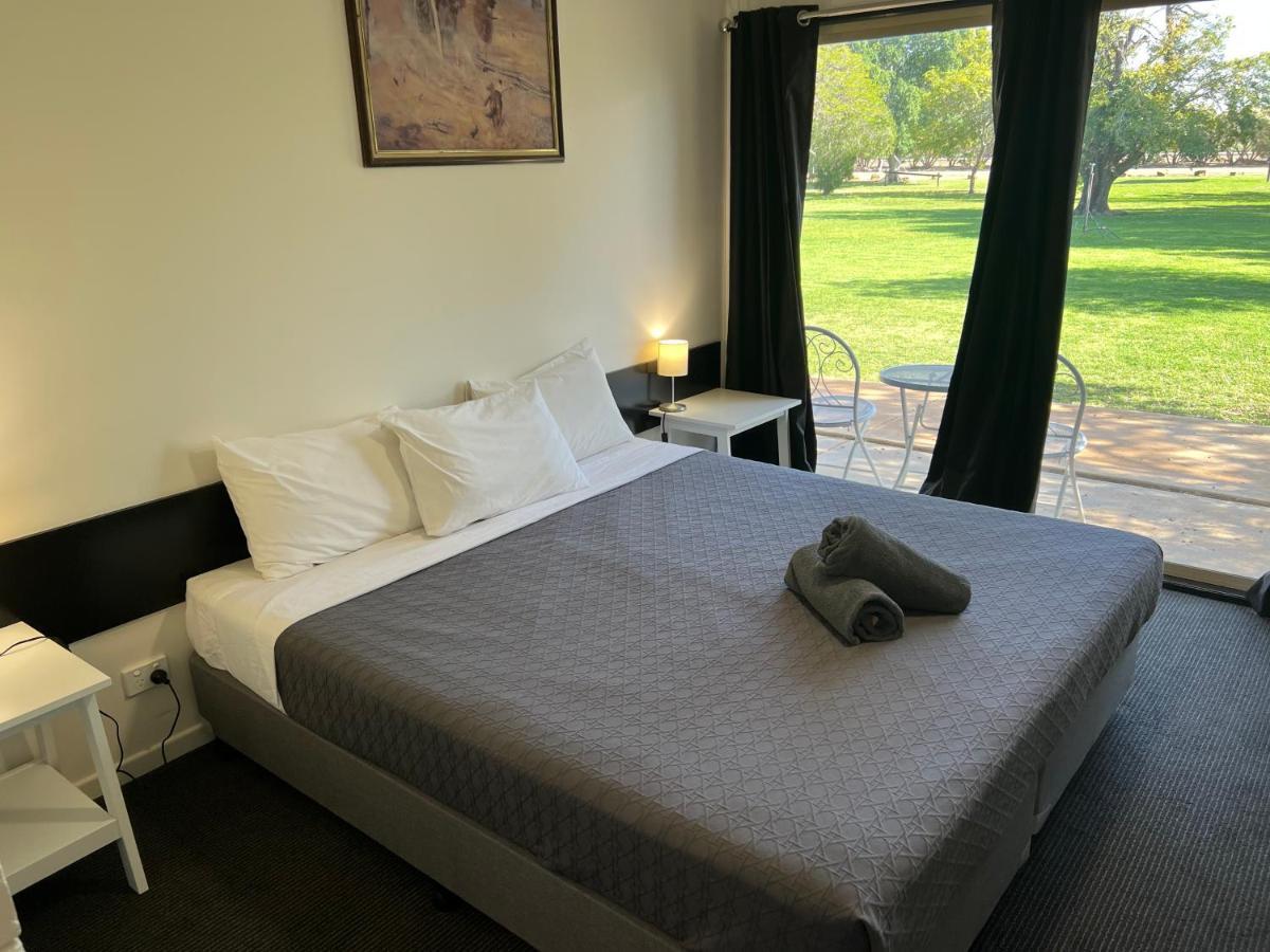 Jumbuck Motor Inn - Pool - Pet Friendly Section - King Beds Longreach Esterno foto