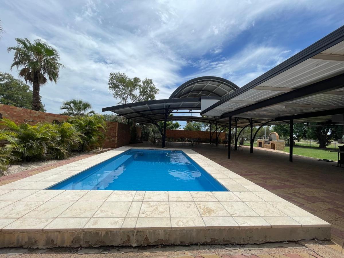 Jumbuck Motor Inn - Pool - Pet Friendly Section - King Beds Longreach Esterno foto