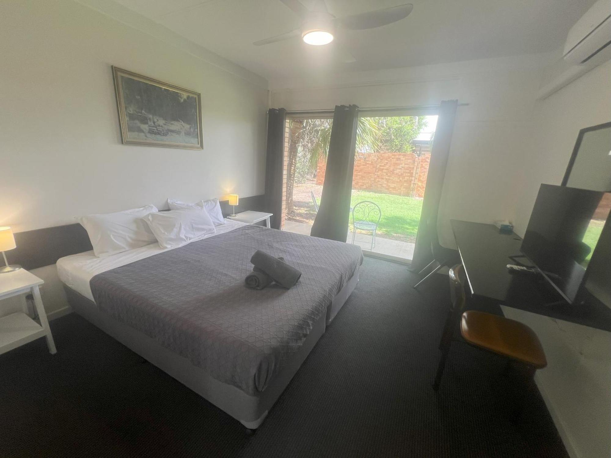 Jumbuck Motor Inn - Pool - Pet Friendly Section - King Beds Longreach Esterno foto